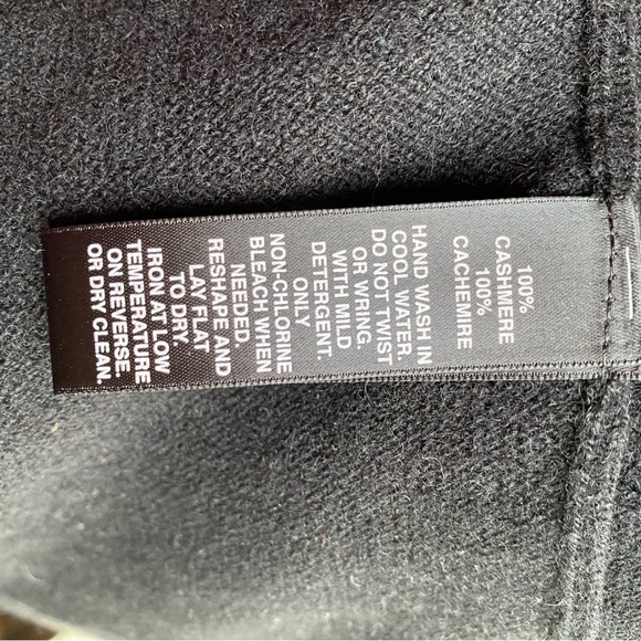 NWT Saks Fifth Avenue 100% Cashmere Sleeveless Mock-neck Sweater High-Low Size S - Picture 10 of 11